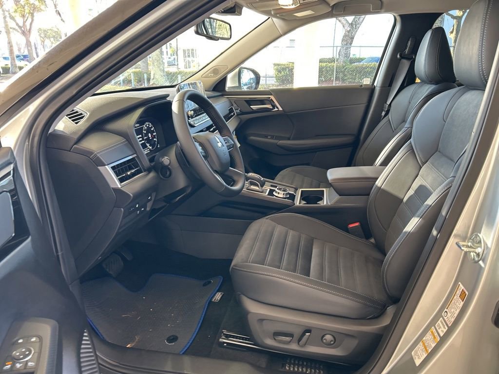 New 2025 Mitsubishi Outlander SE image 5