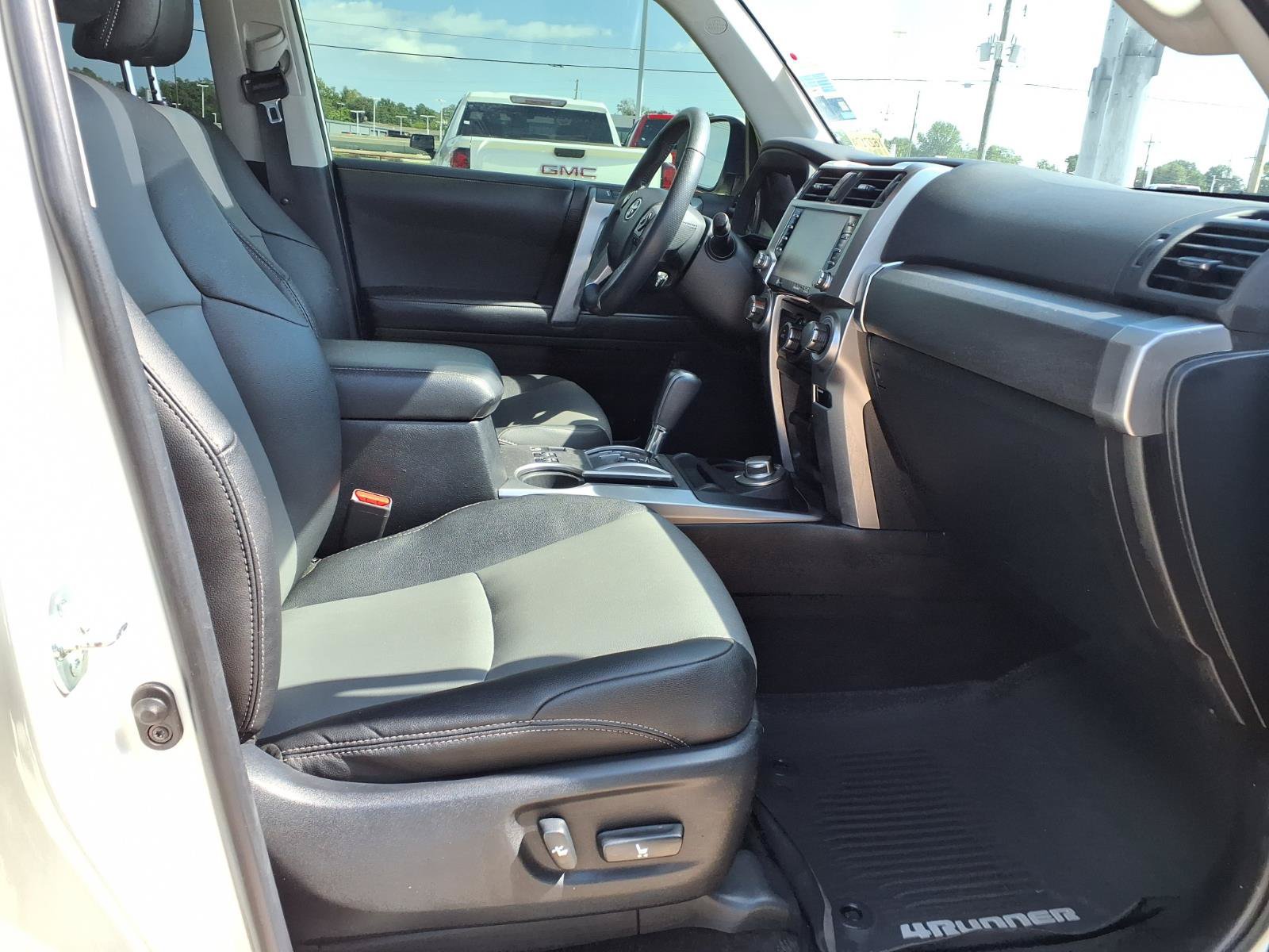 Certified 2021 Toyota 4Runner SR5 Premium w/ Moonroof Package AWD/4WD image 21