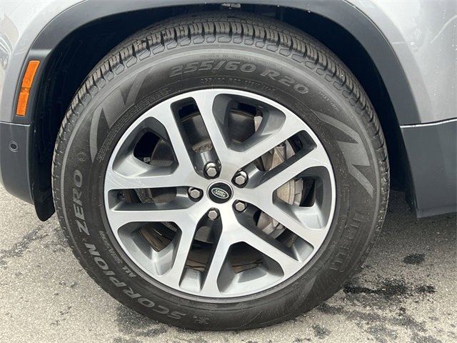 Used 2024 Land Rover Defender 130 S image 32