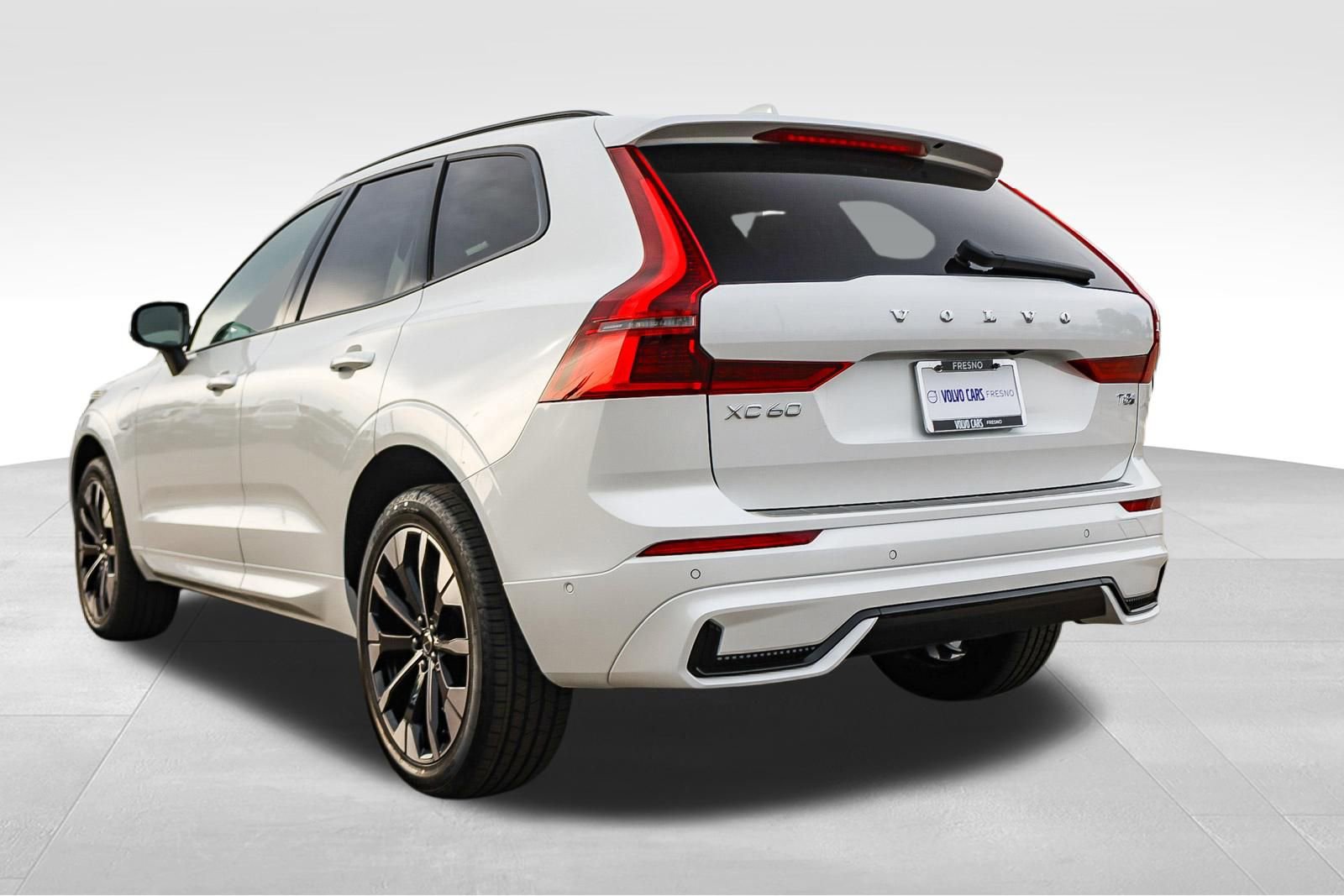 New 2026 Volvo XC60 T8 Plus w/ Climate Package image 7
