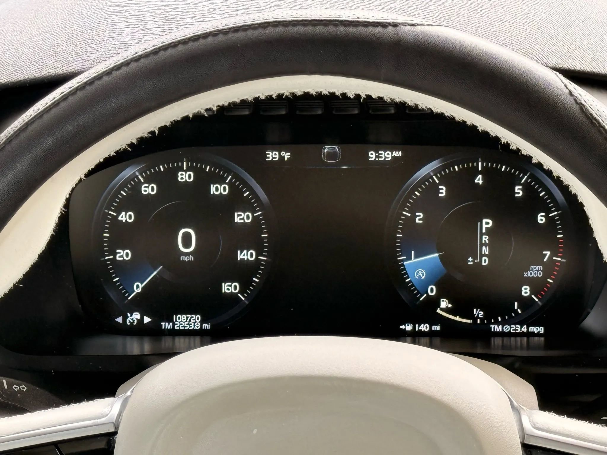 Used 2017 Volvo XC90 T6 Momentum w/ Vision Package image 34