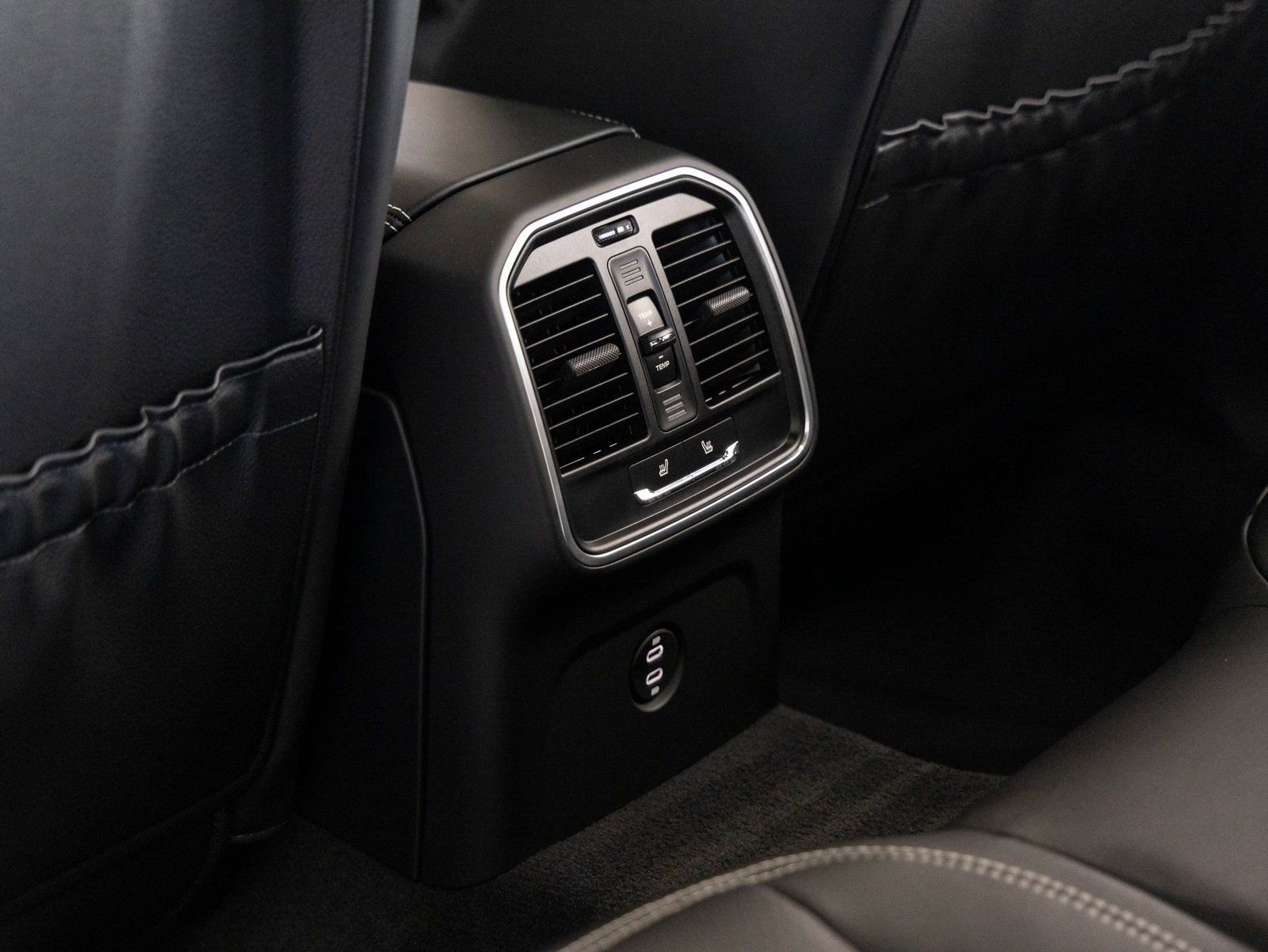 New 2025 Porsche Macan Turbo image 27