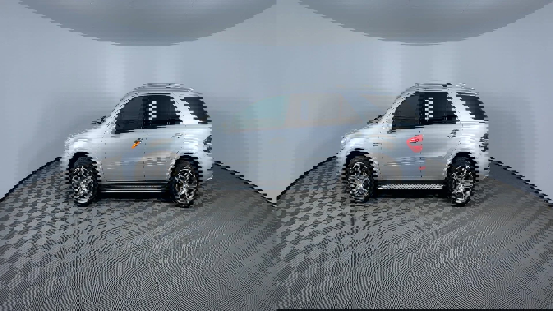 Used 2009 Mercedes-Benz ML 63 AMG 4MATIC image 6