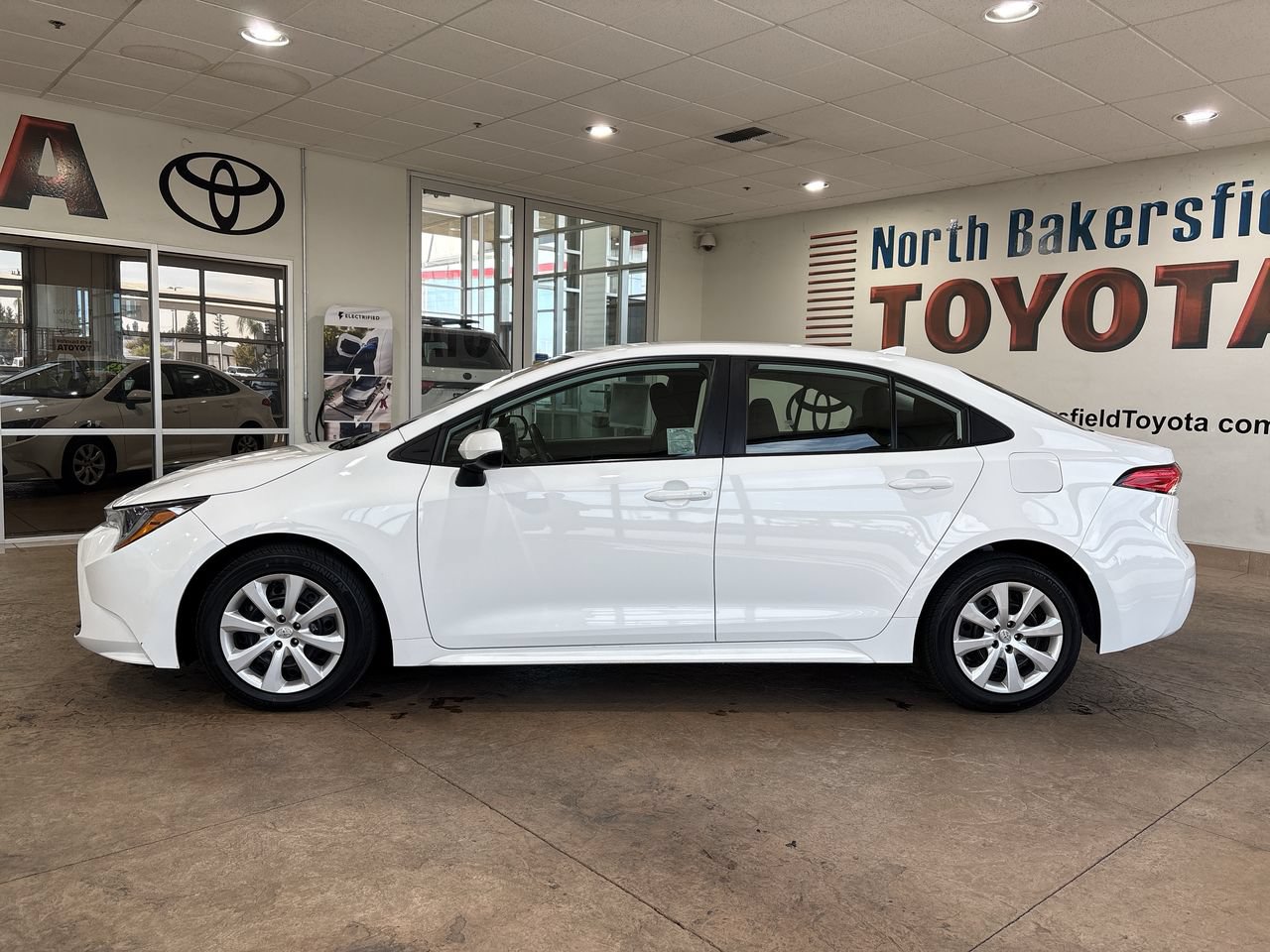 Certified 2024 Toyota Corolla LE FWD image 7