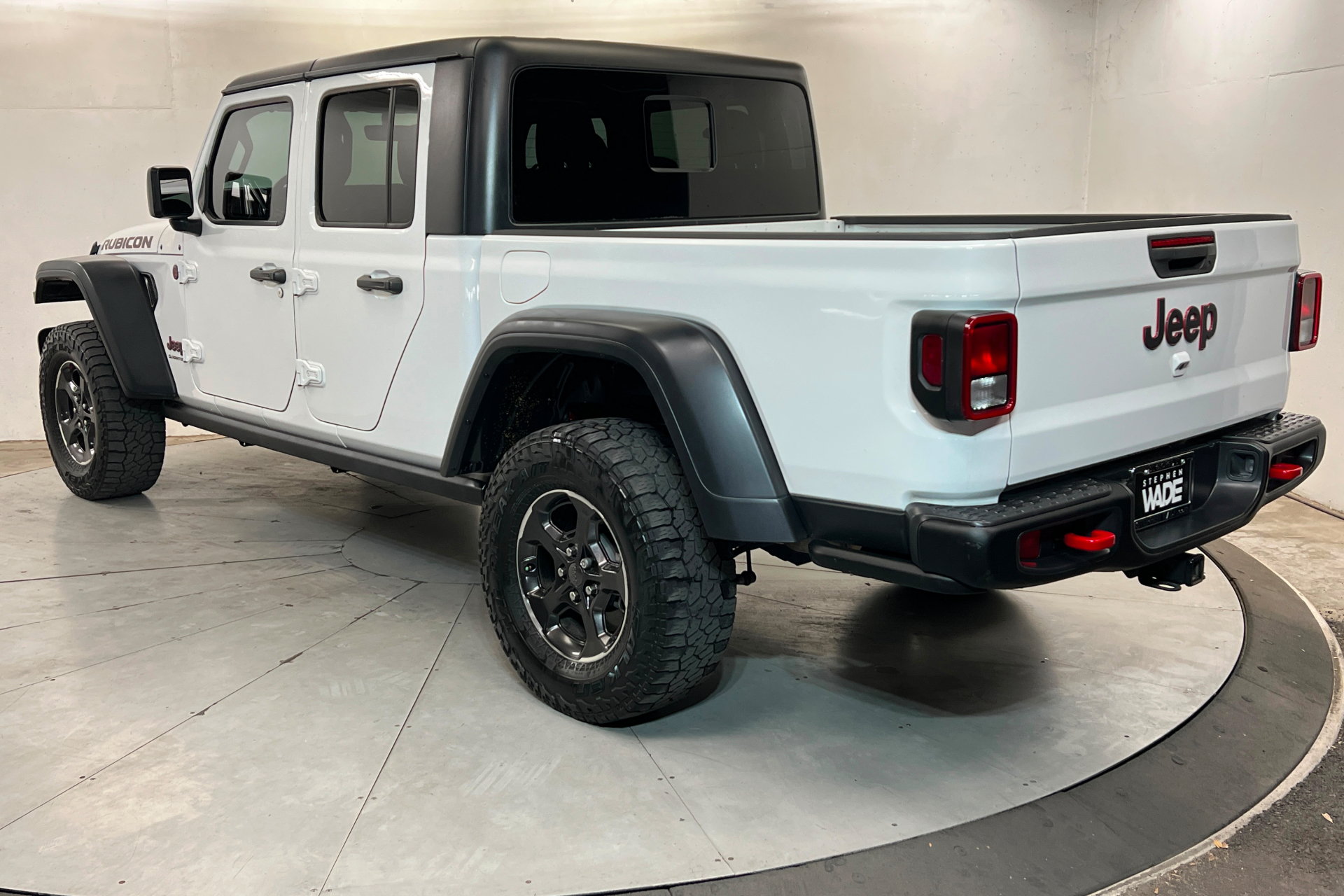 Used 2023 Jeep Gladiator Rubicon w/ Cold Weather Group AWD/4WD image 3