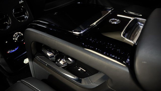 Used 2020 Rolls-Royce Cullinan AWD/4WD image 32