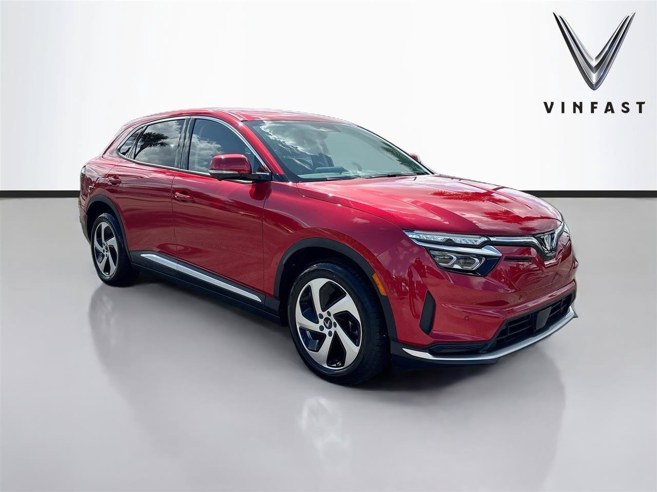 New 2027 VinFast VF 8 Eco AWD/4WD image 1