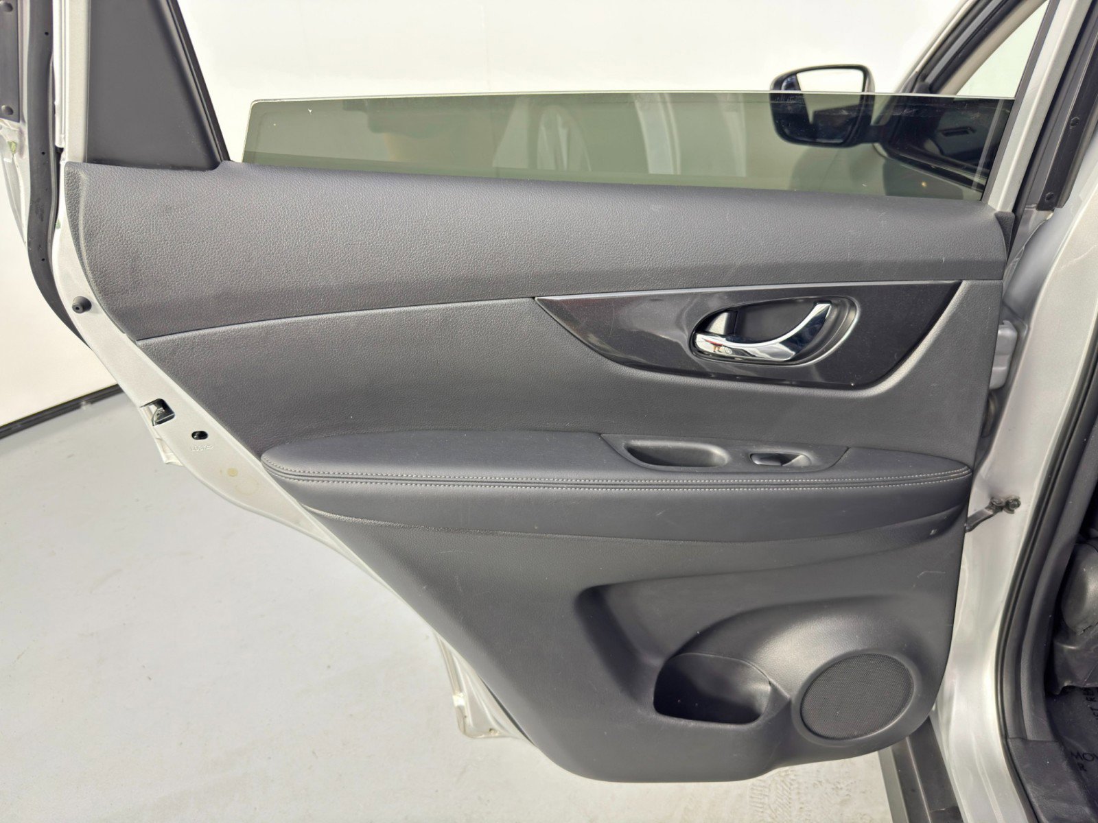 Used 2017 Nissan Rogue S image 35