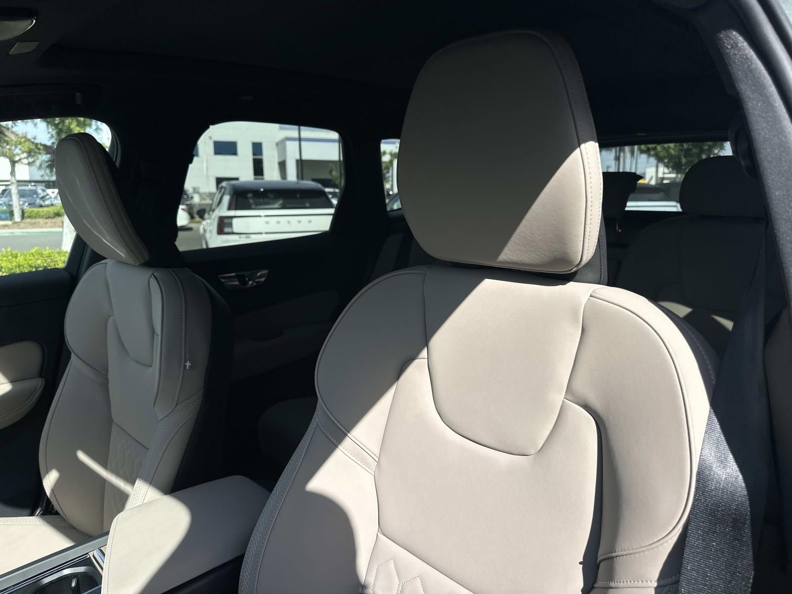 New 2026 Volvo XC60 B5 Core w/ Climate Package AWD/4WD image 15