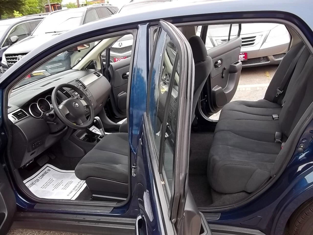 Used 2009 Nissan Versa 1.8 S FWD image 3
