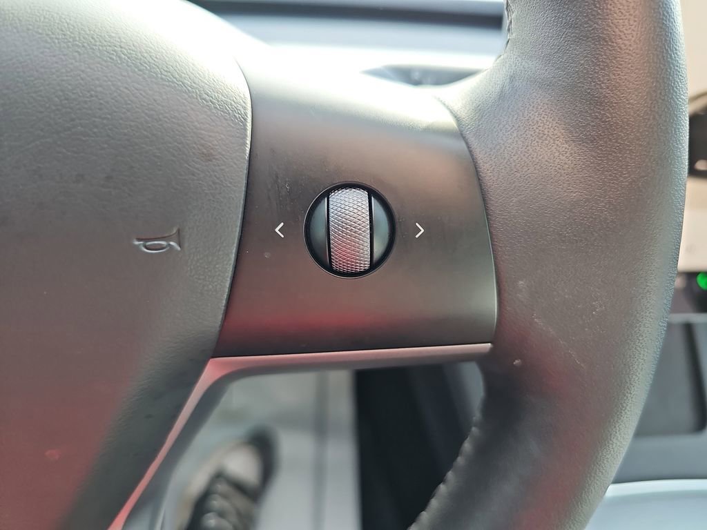 Used 2023 Tesla Model 3 Standard Range image 23