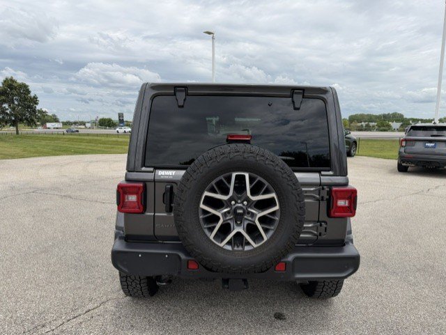 Used 2026 Jeep Wrangler Unlimited Sahara AWD/4WD image 8