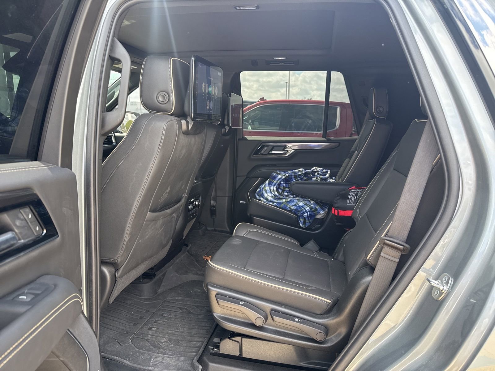 Used 2025 GMC Yukon Elevation w/ Elevation Premium Package image 9