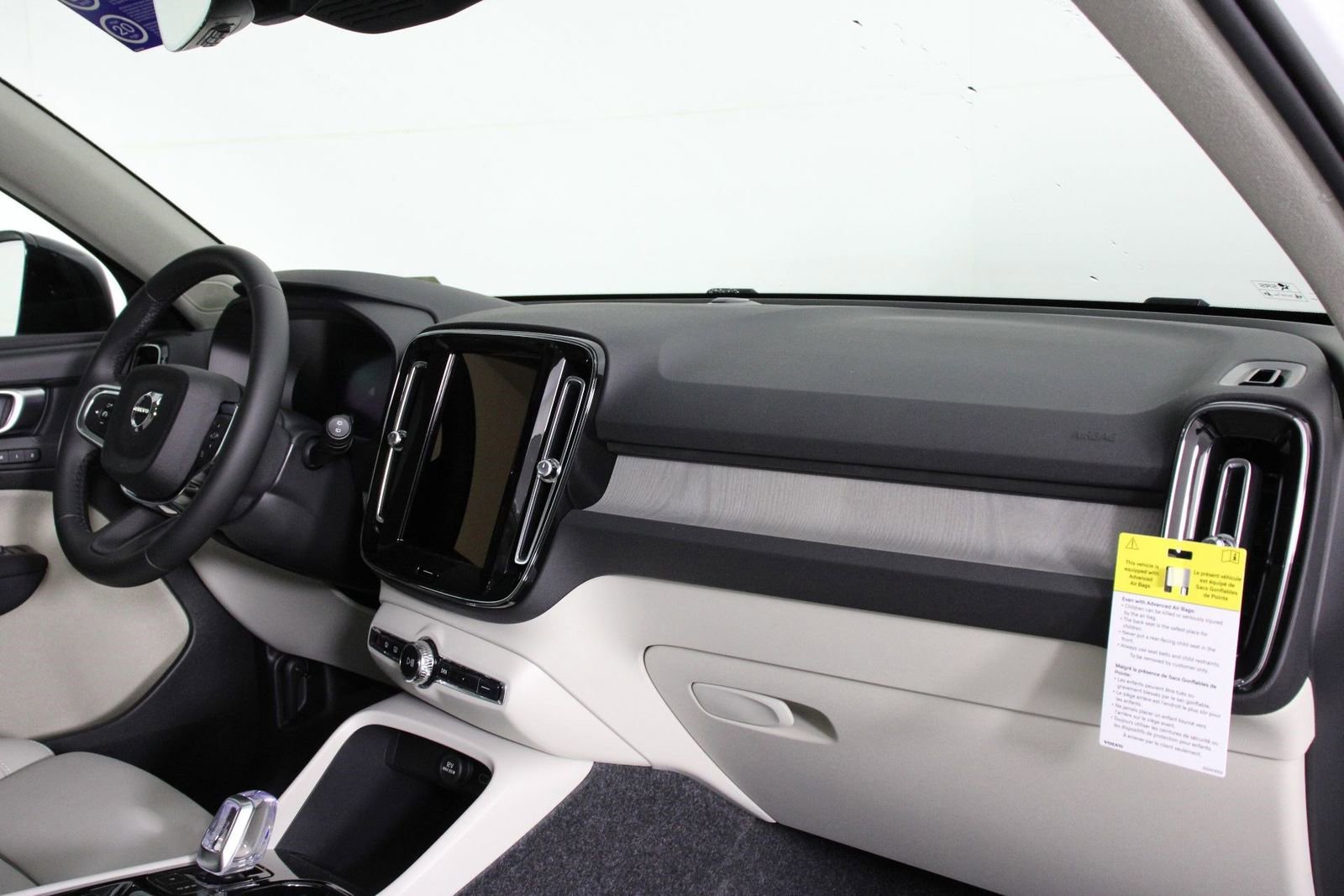 New 2026 Volvo XC40 B4 Plus w/ Climate Package image 9