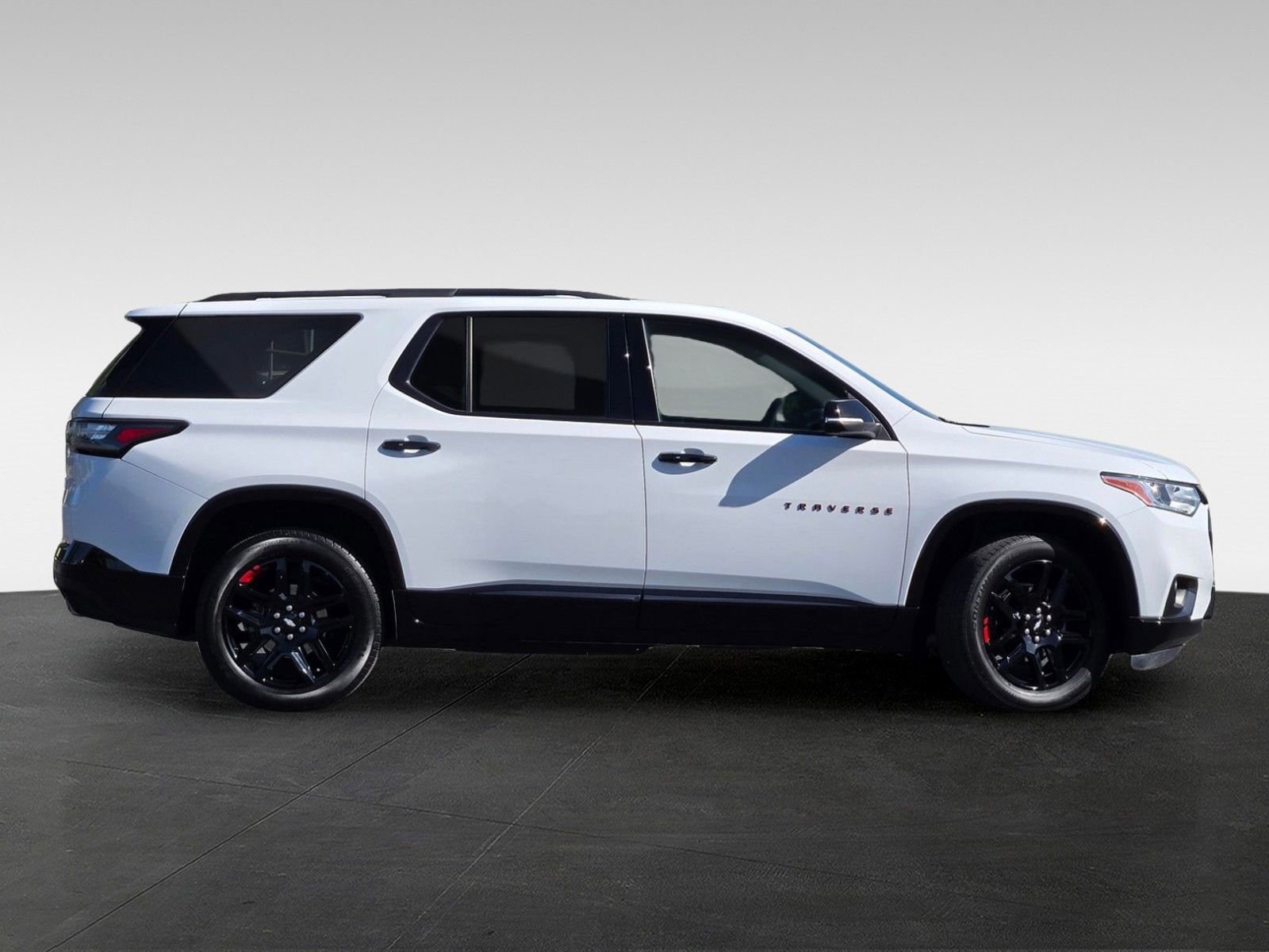Used 2021 Chevrolet Traverse Premier w/ Redline Edition FWD image 3