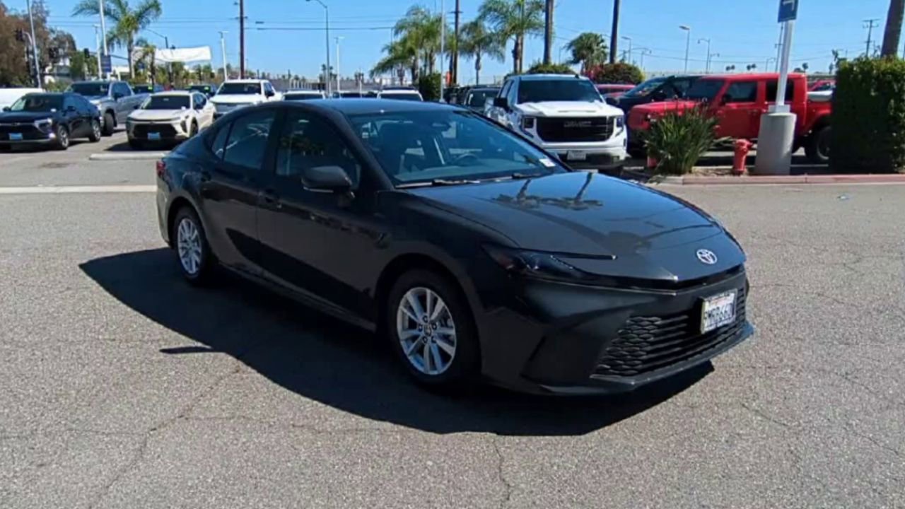Used 2025 Toyota Camry LE image 2