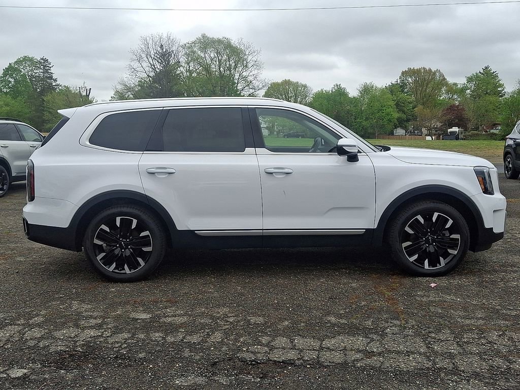 Certified 2025 Kia Telluride SX w/ SX Captain's Chair Package FWD image 8