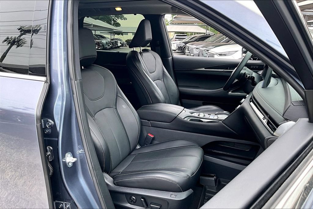Certified 2023 INFINITI QX60 Sensory w/ Vision Package FWD image 10