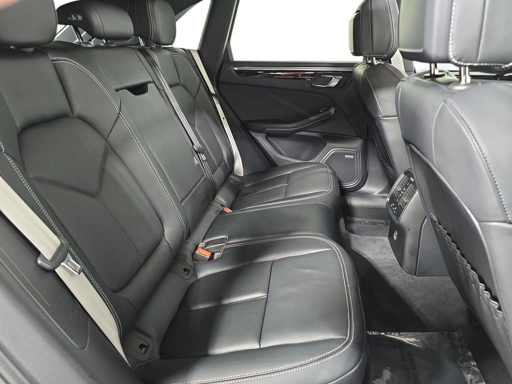Certified 2025 Porsche Macan AWD/4WD image 26