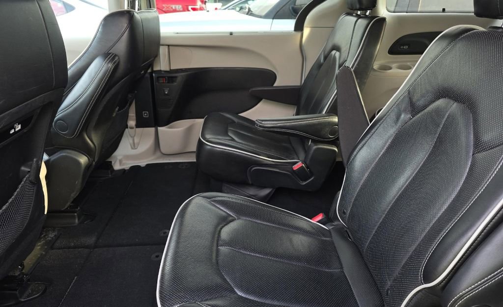 Certified 2023 Chrysler Pacifica Limited FWD image 6