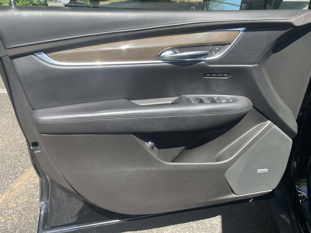 Used 2017 Cadillac XT5 Platinum w/ Driver Assist Package image 11