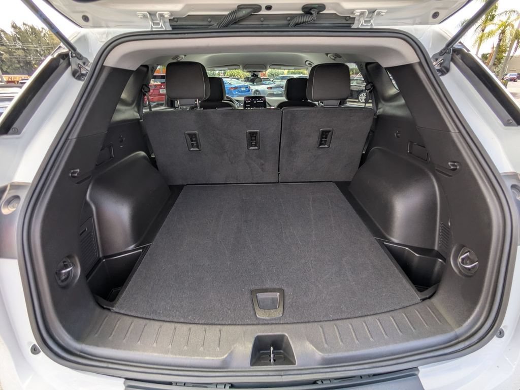 Used 2025 Chevrolet Blazer LT FWD image 30