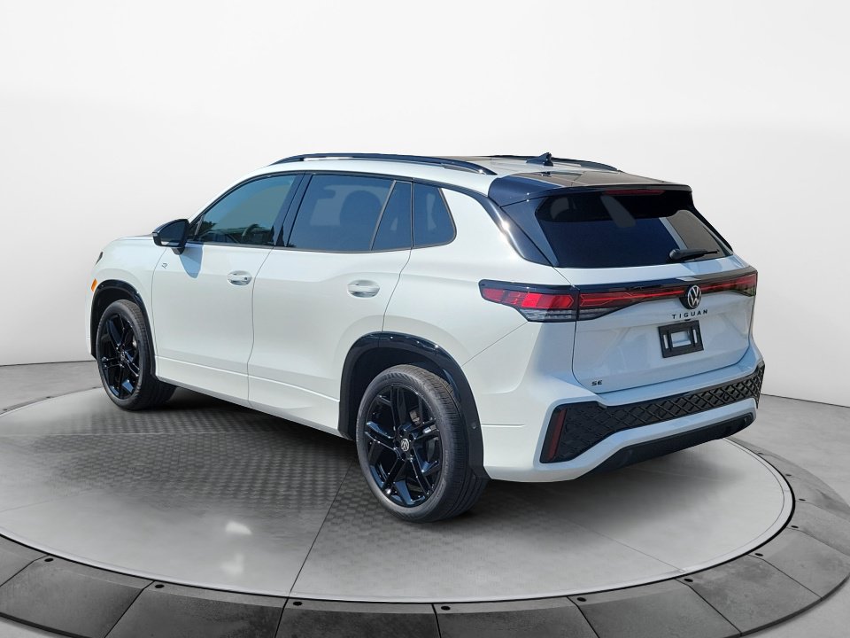 New 2026 Volkswagen Tiguan SE R-Line FWD image 5