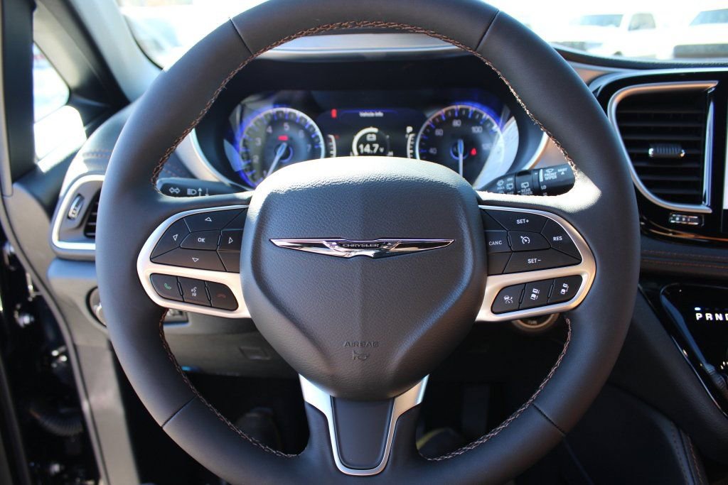 New 2026 Chrysler Pacifica Pinnacle image 14