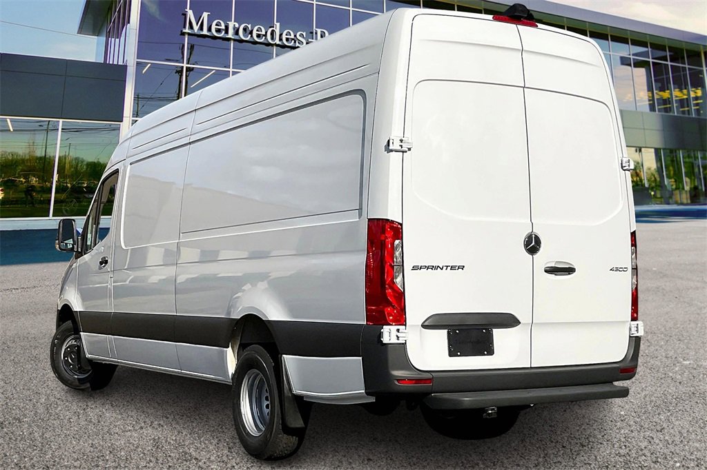 New 2025 Mercedes-Benz Sprinter 4500 image 3
