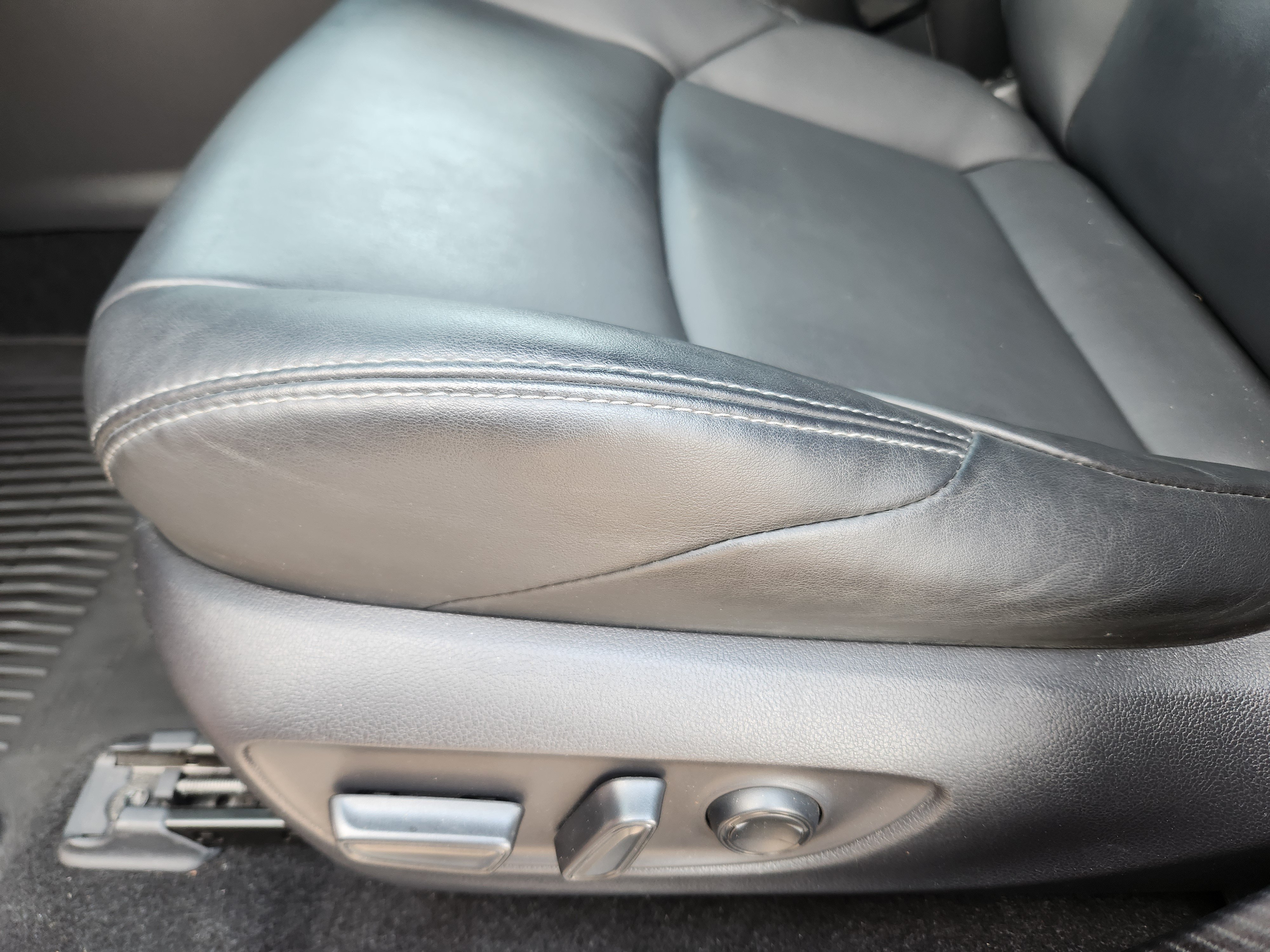 Used 2023 Toyota Venza Nightshade AWD/4WD image 18