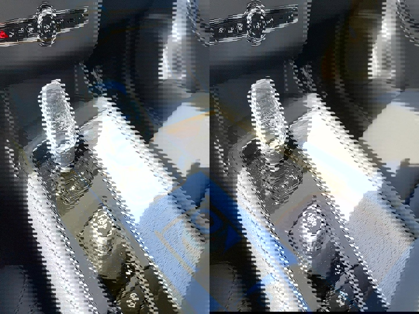 New 2025 Volvo XC90 T8 Core w/ Protection Package image 24