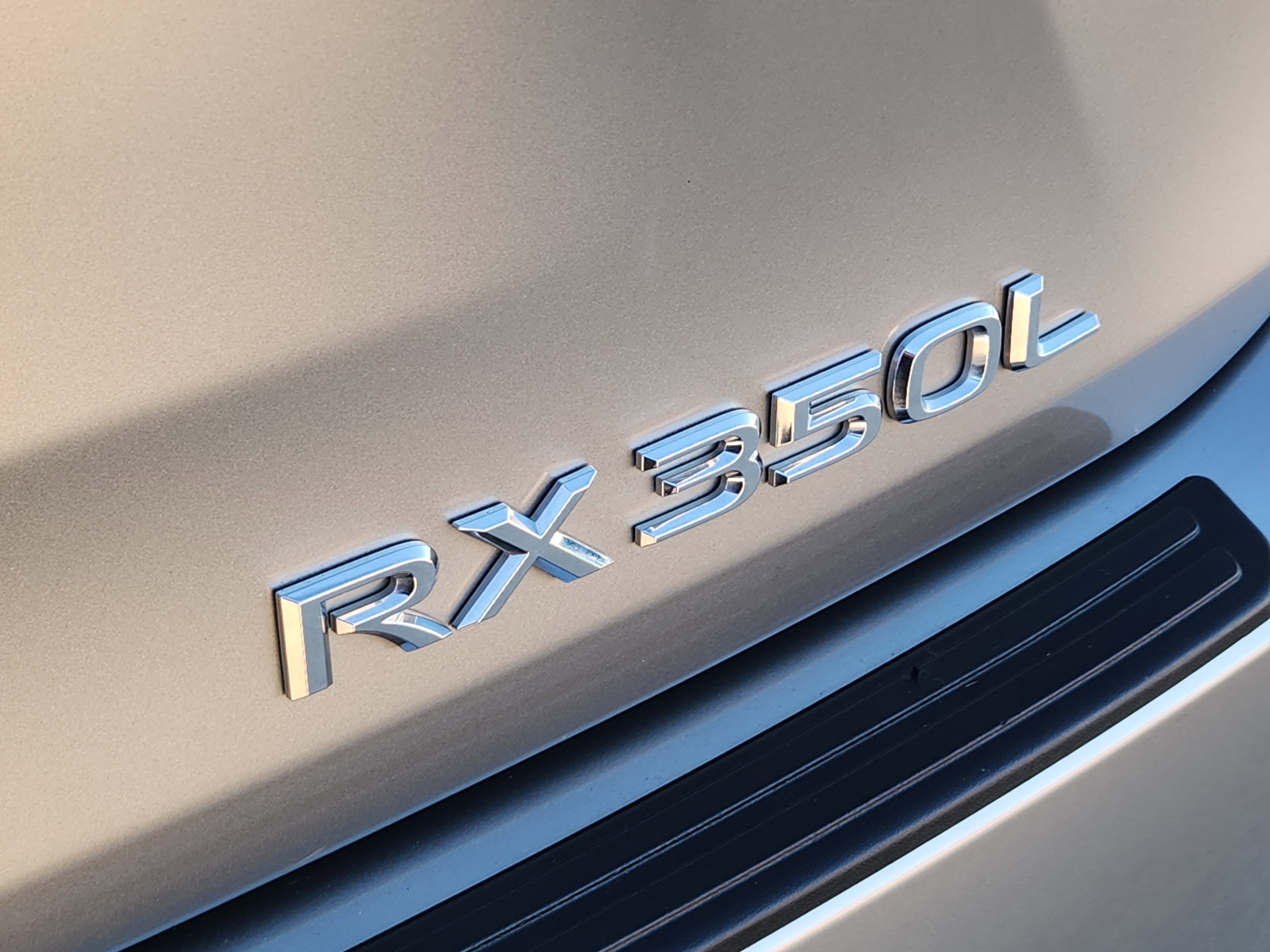 Used 2020 Lexus RX 350L FWD w/ Premium Package image 13