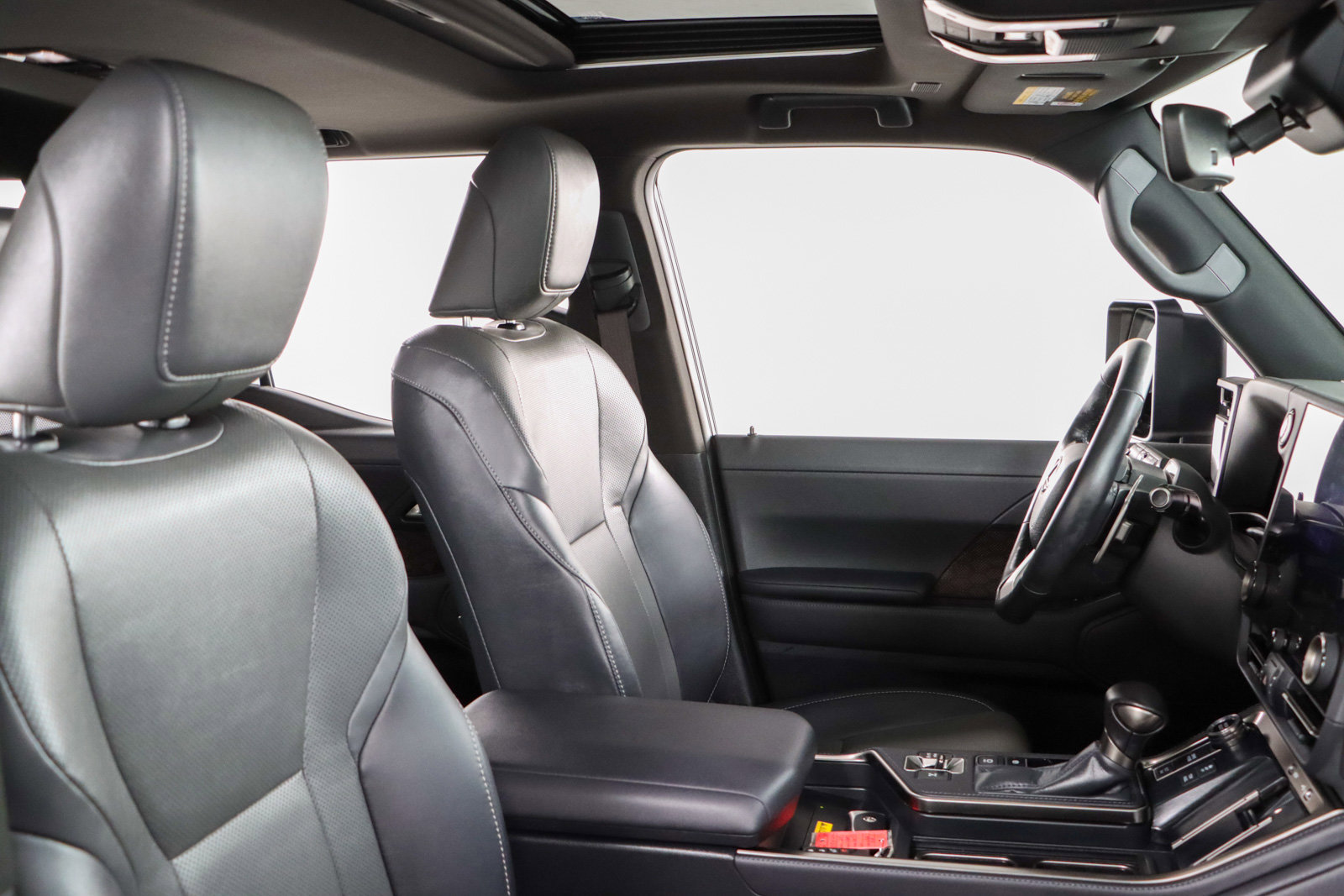 Used 2025 Lexus GX 550 w/ Accessory Package (2T) image 29