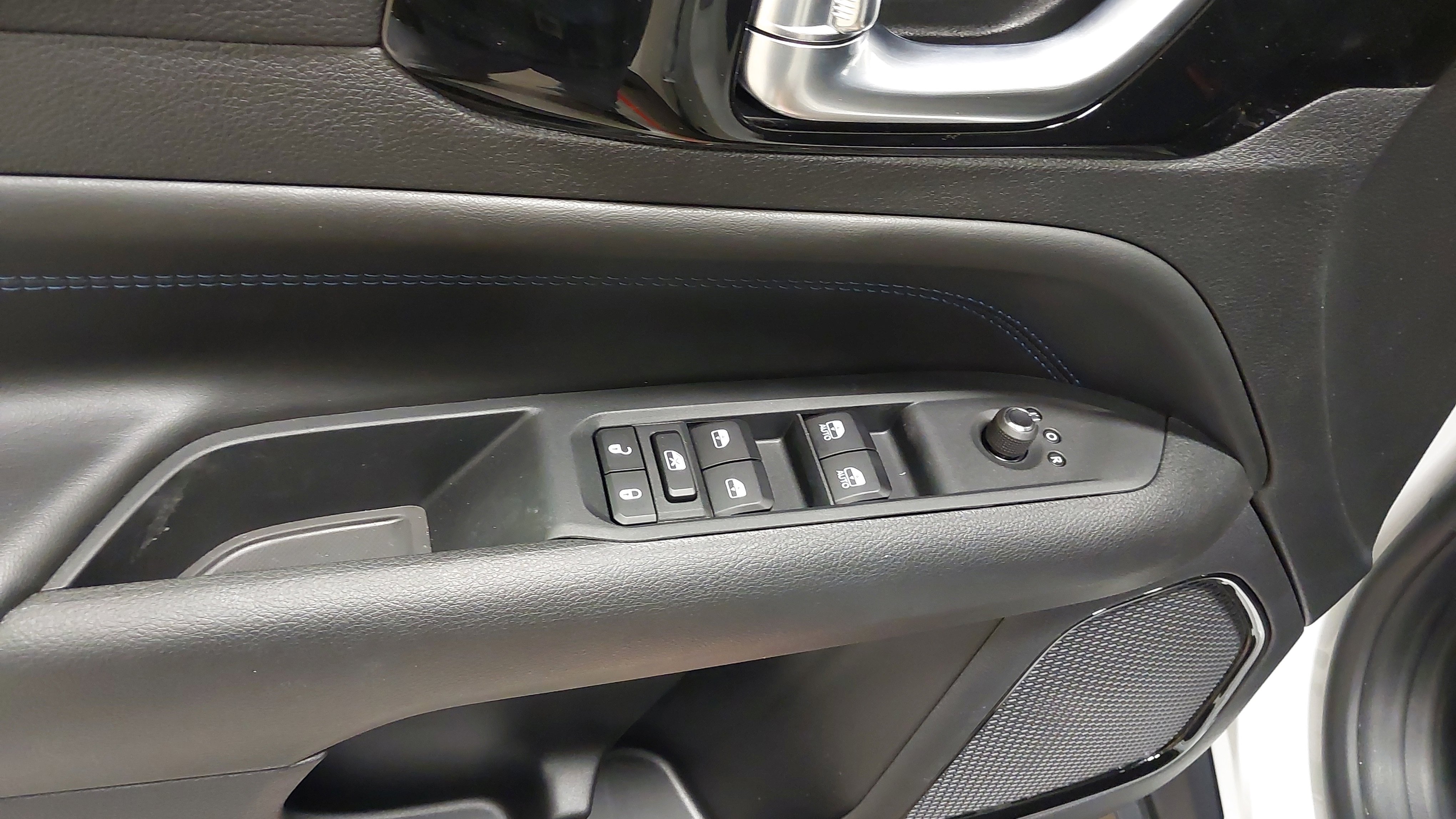 New 2026 Jeep Compass Latitude image 25