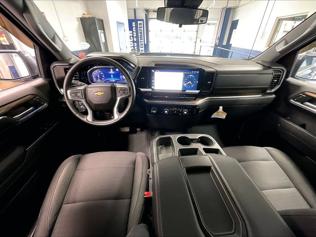 Used 2023 Chevrolet Silverado 1500 LT AWD/4WD image 21