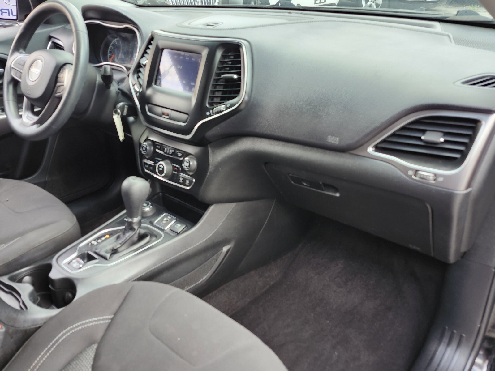 Used 2019 Jeep Cherokee Latitude w/ Popular Appearance Group image 13