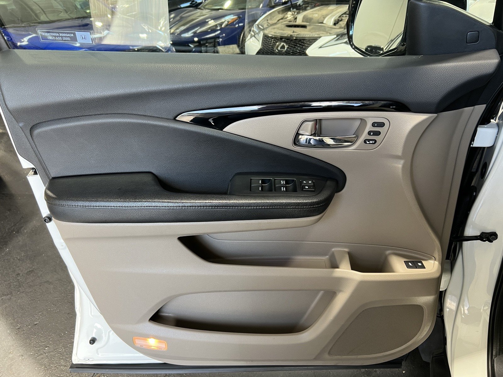 Used 2017 Honda Pilot Elite image 31