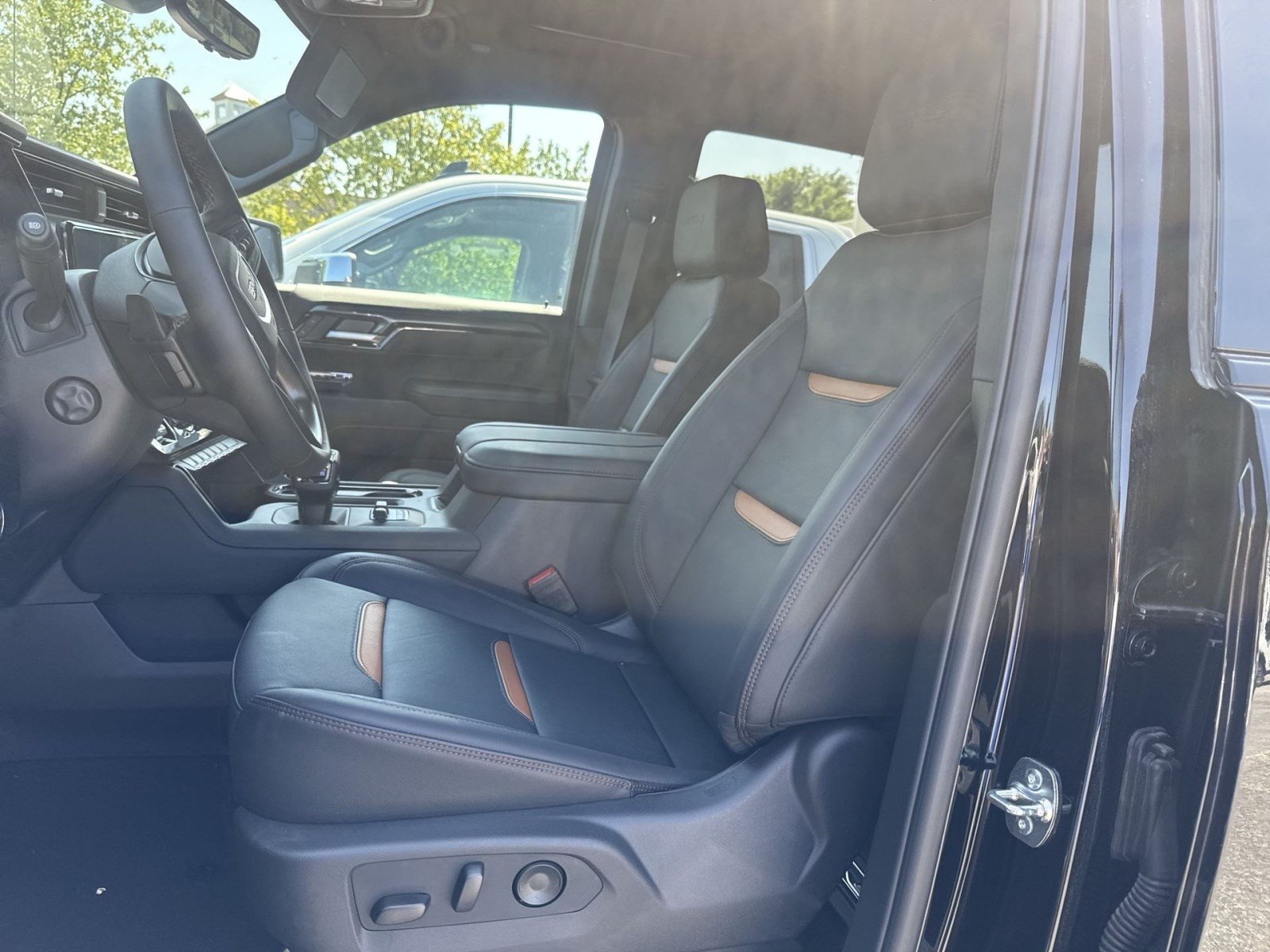 New 2026 GMC Sierra 1500 AT4 w/ Technology Package AWD/4WD image 10