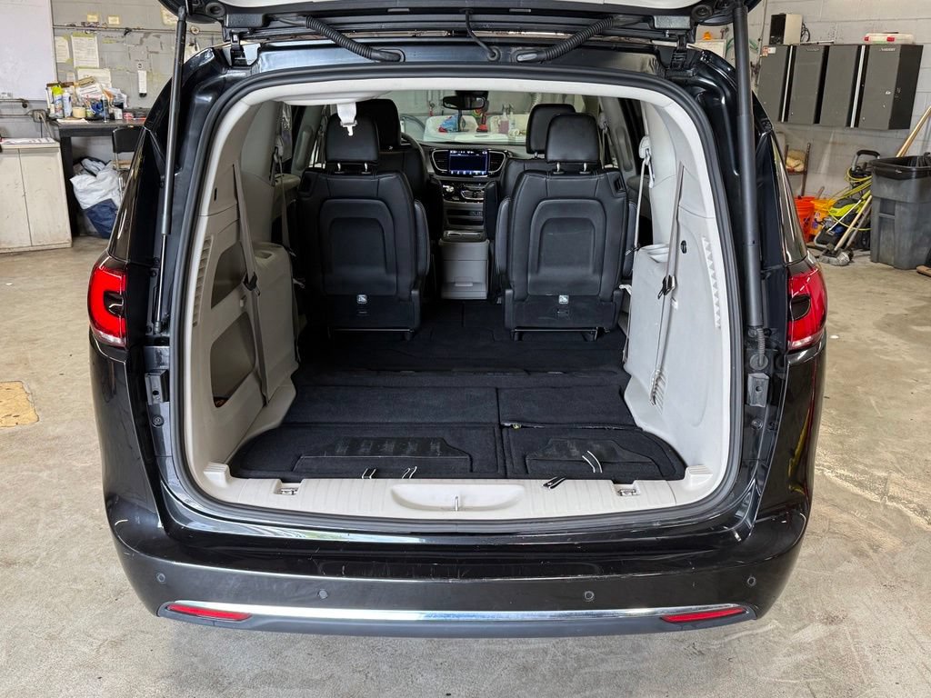 Used 2023 Chrysler Pacifica Touring-L AWD/4WD image 29