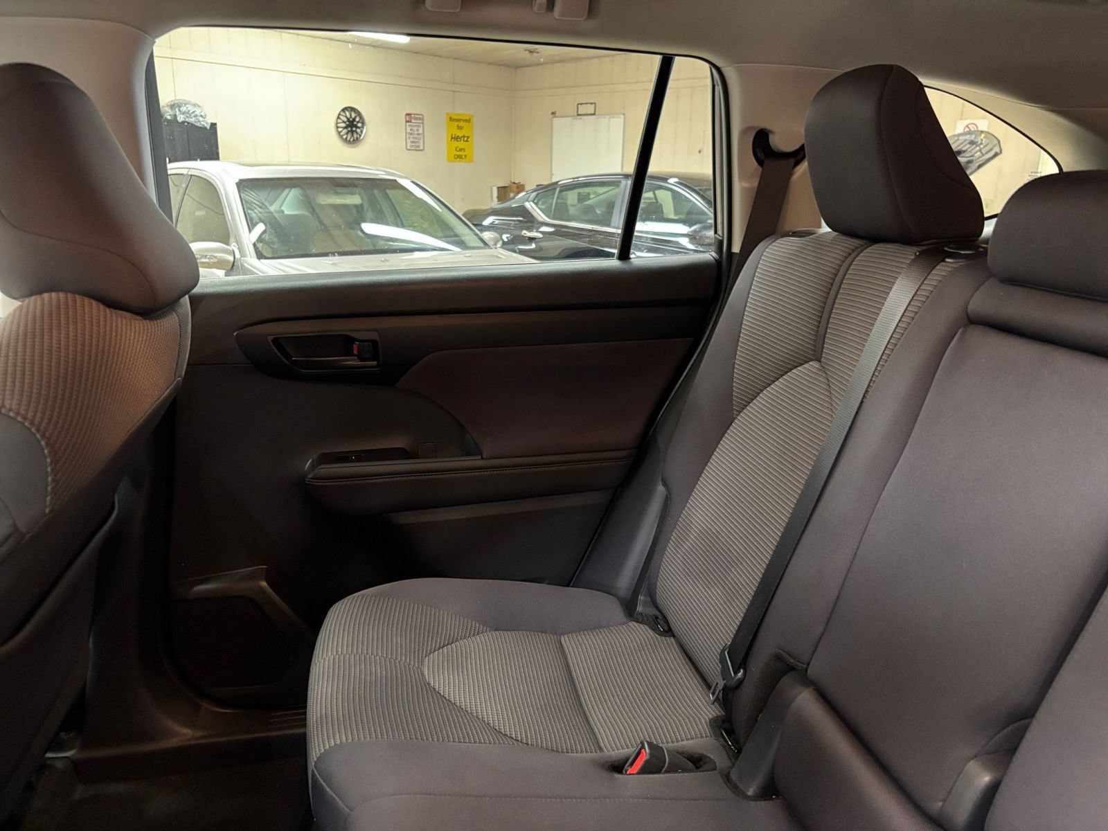 Used 2025 Toyota Highlander LE FWD image 41