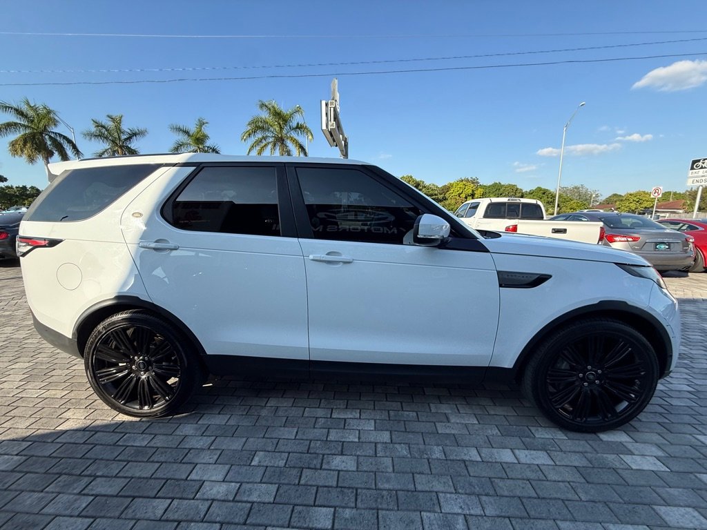 Used 2019 Land Rover Discovery SE image 11