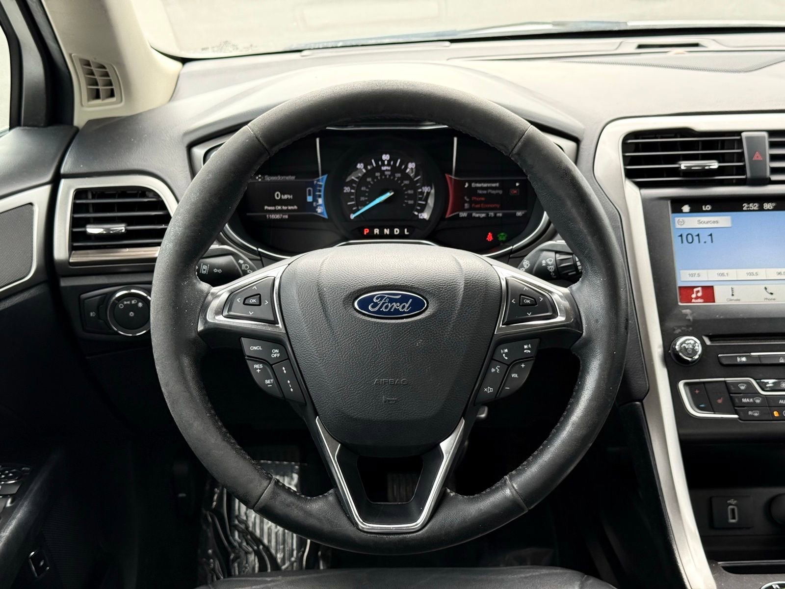 Used 2017 Ford Fusion SE w/ Equipment Group 602A FWD image 24