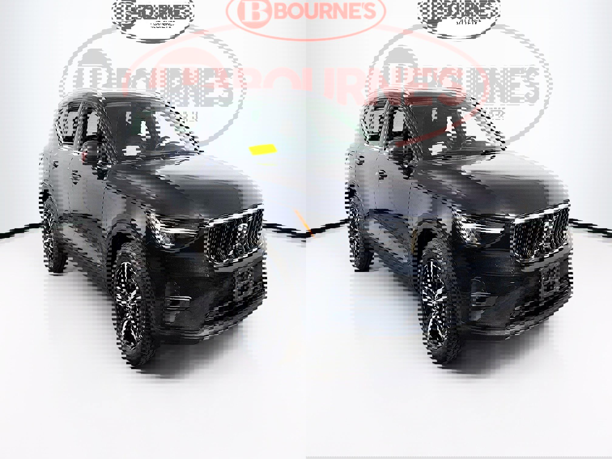 Used 2023 Volvo XC40 B5 Plus image 1