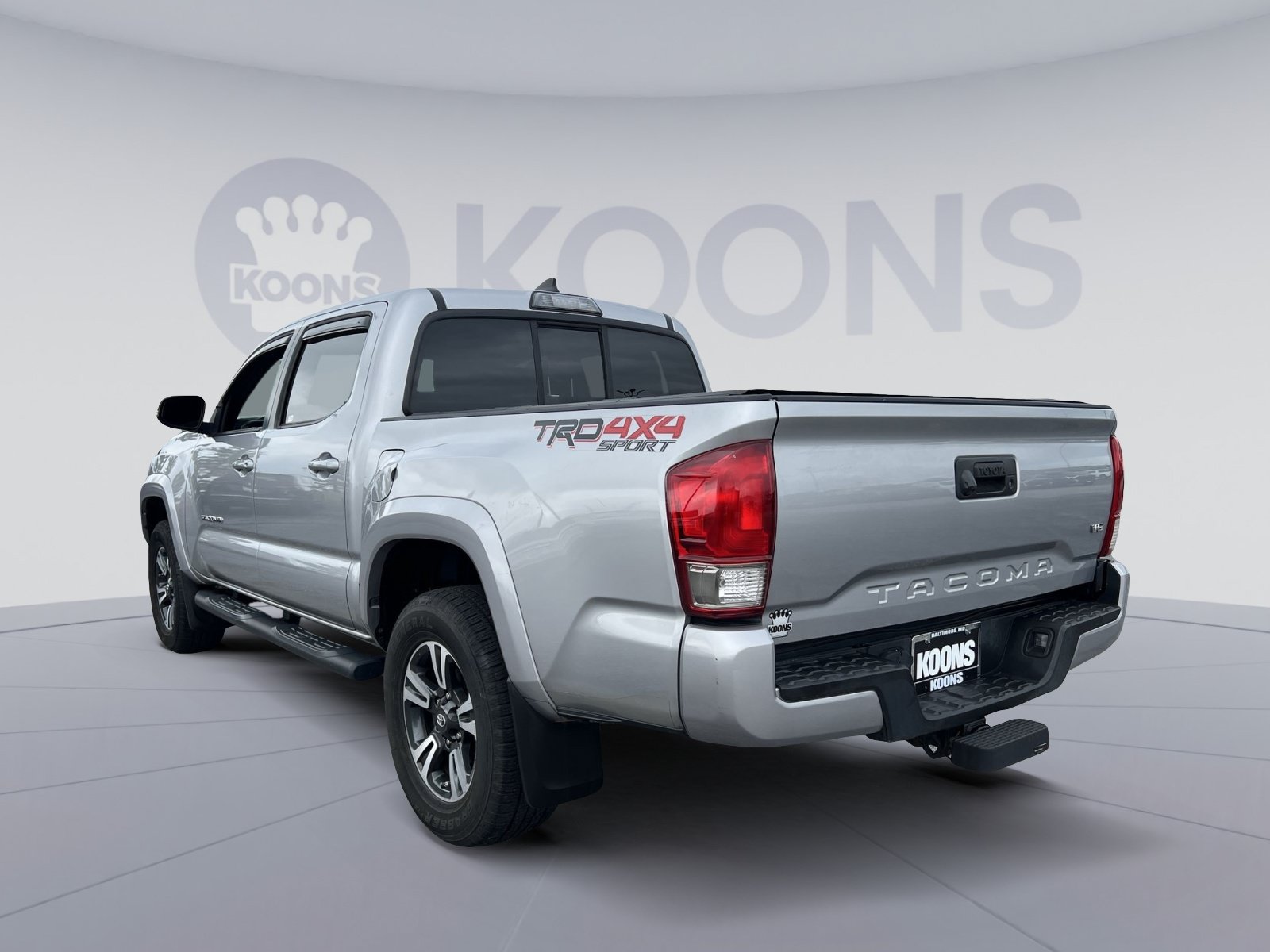 Used 2016 Toyota Tacoma TRD Sport w/ Towing Package AWD/4WD image 4