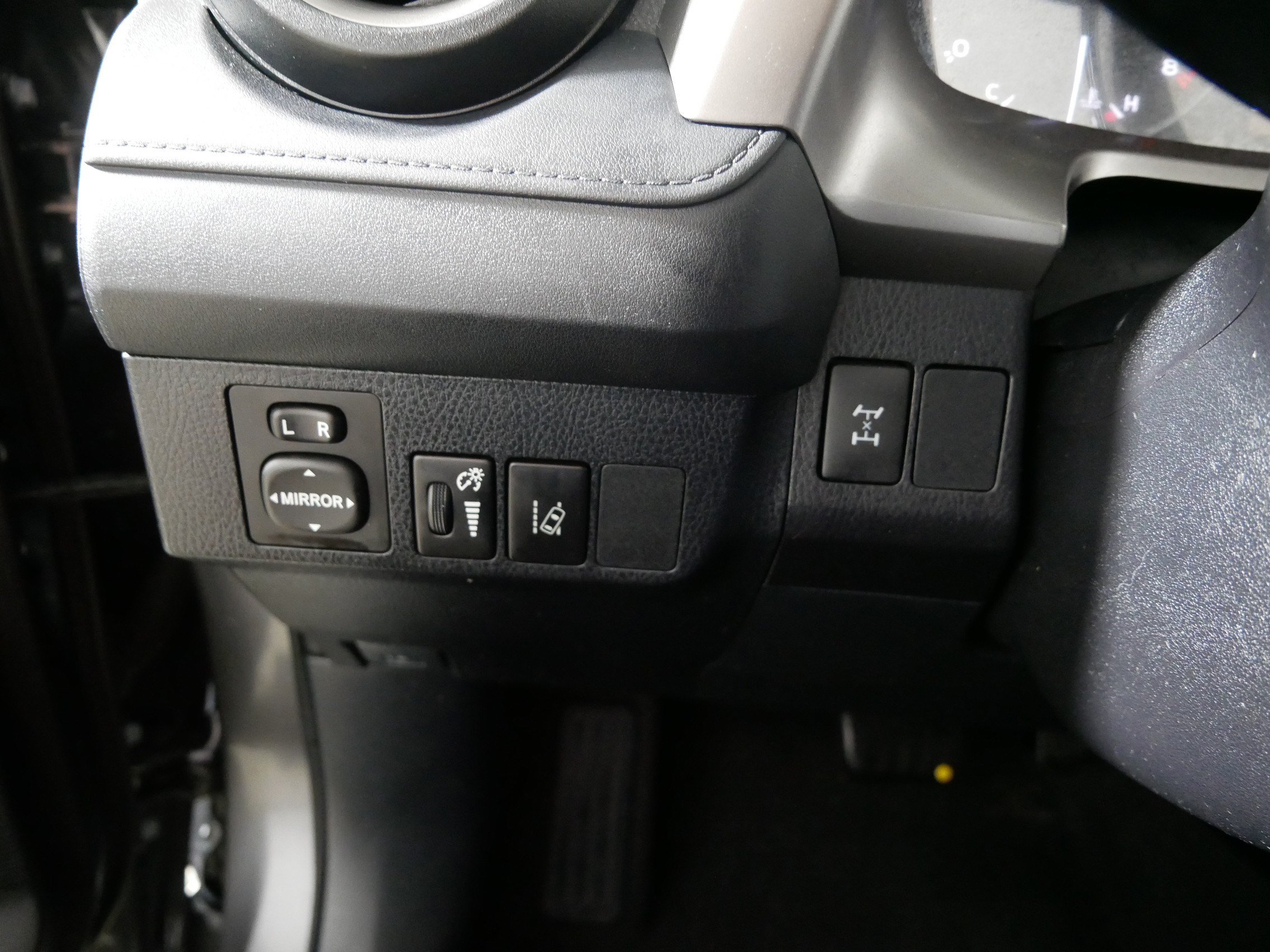 Used 2017 Toyota RAV4 LE w/ All Weather Liner Package AWD/4WD image 26