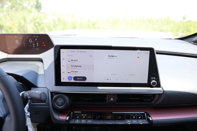 New 2026 Toyota Prius Plug-In Hybrid FWD image 19