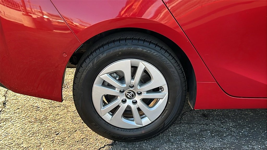 Used 2019 Toyota Prius LE image 7