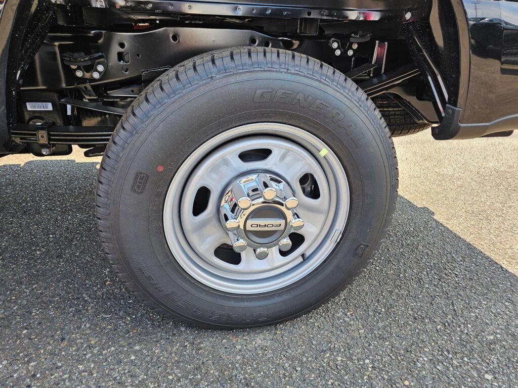 New 2026 Ford F350 XL w/ XL Chrome Package AWD/4WD image 9