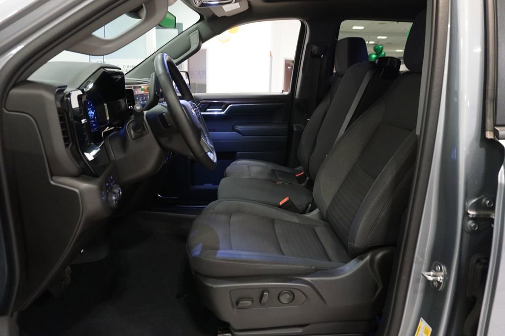 Used 2024 Chevrolet Silverado 1500 LT image 10