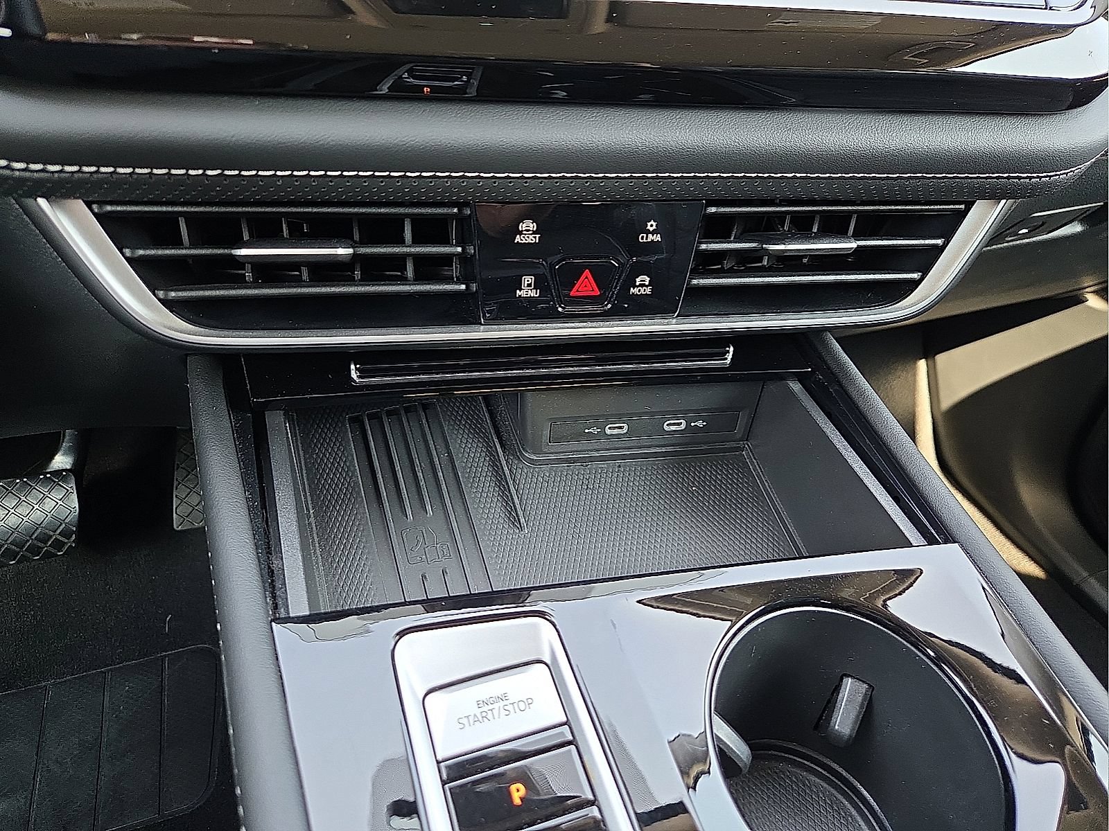 Used 2025 Volkswagen Atlas SE FWD image 18